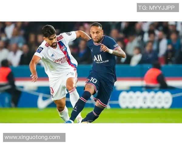 足球明星精彩拿球瞬间集锦展现绝佳技巧与风采